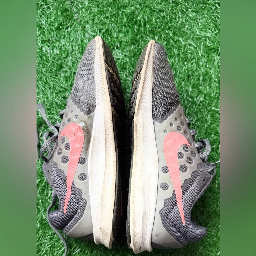Nike Women’s Gray‎ and Pink Running Shoes Size 7